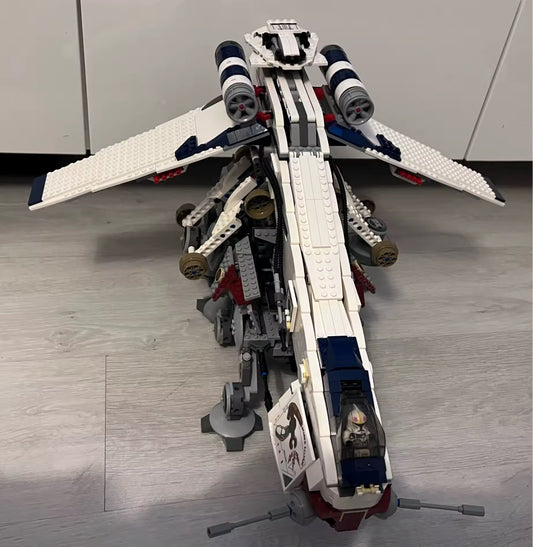 Star Wars: Republic Dropship with AT-OT Walker (10195)