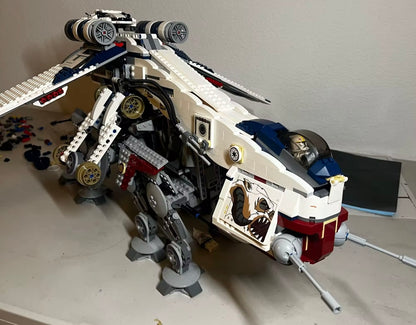 Star Wars: Republic Dropship with AT-OT Walker (10195)