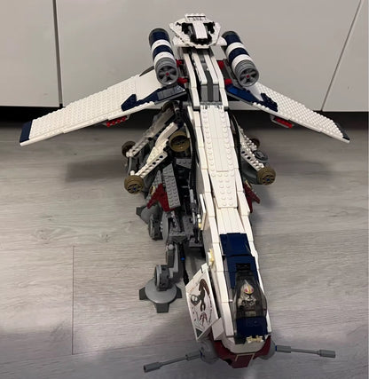Star Wars: Republic Dropship with AT-OT Walker (10195)